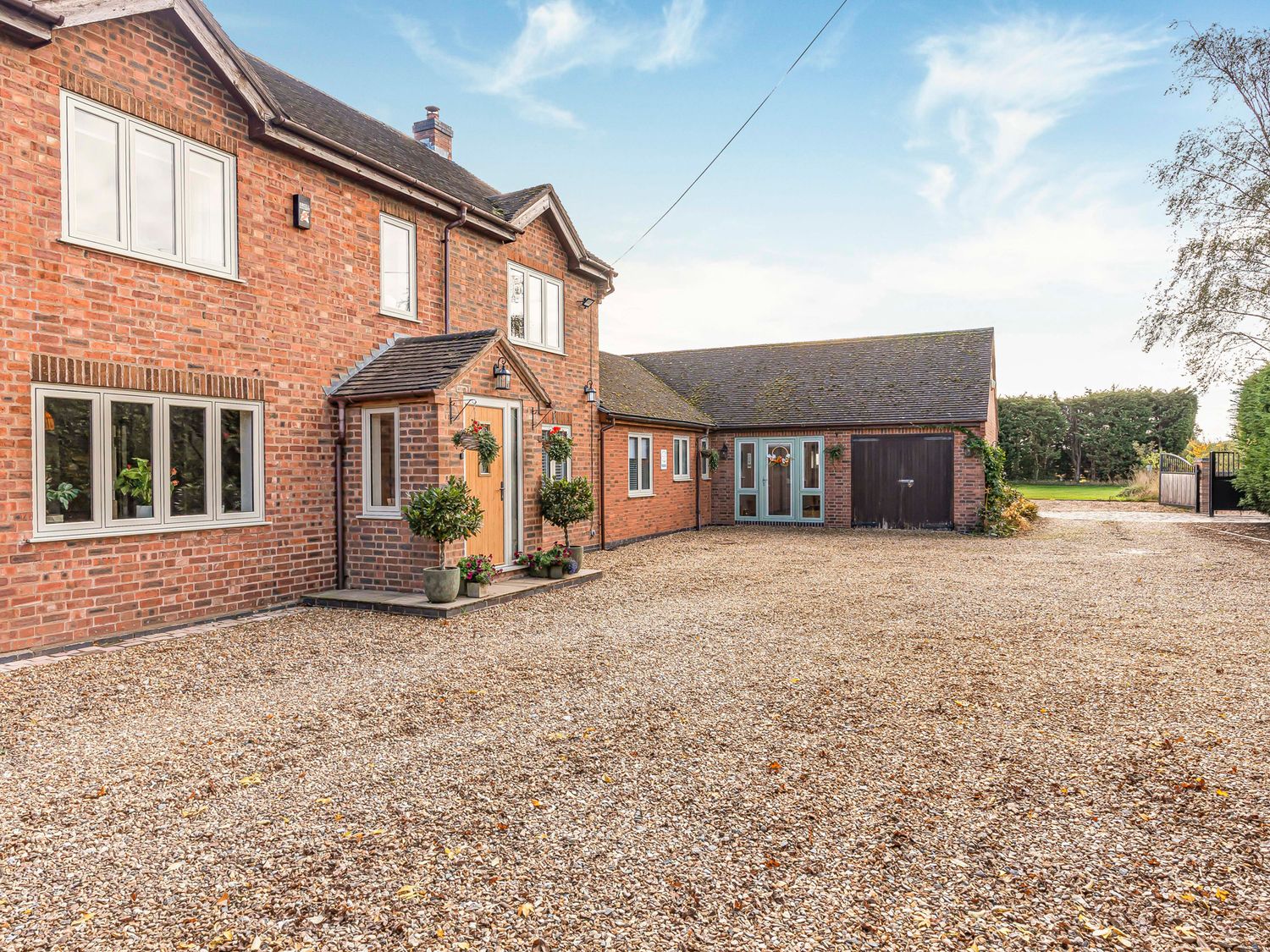 2 Mere Pits Cottages, Tamworth