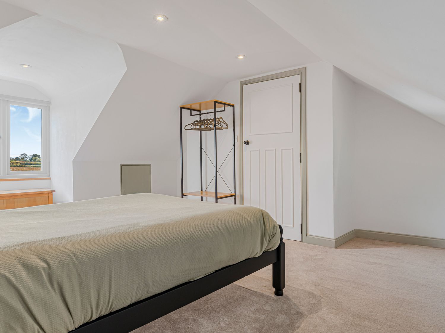 2 Mere Pits Cottages, Tamworth