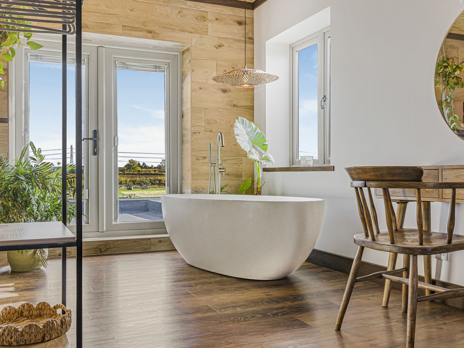 2 Mere Pits Cottages, Tamworth