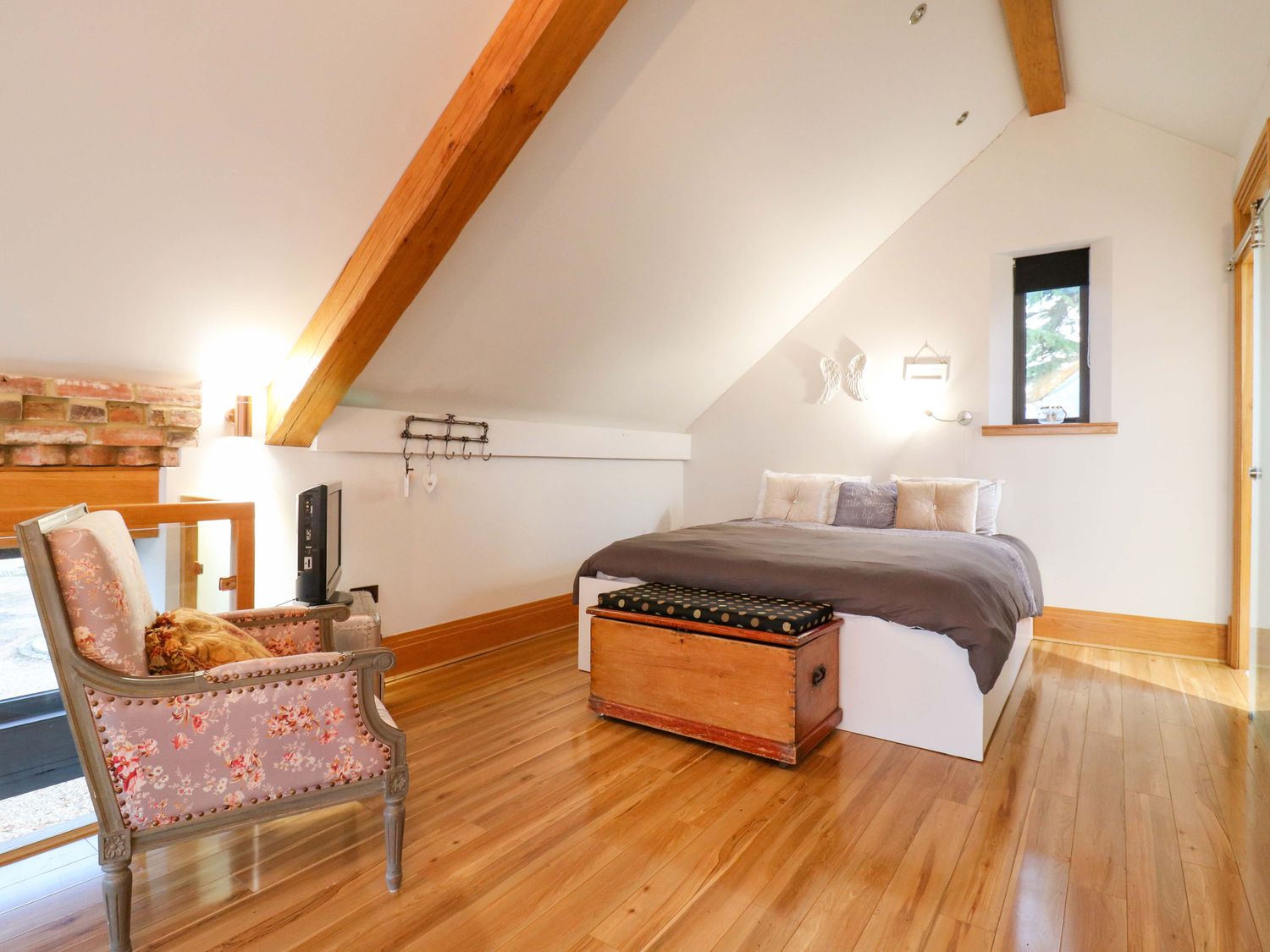 The Lodge @ Lodge Farm, Harrold