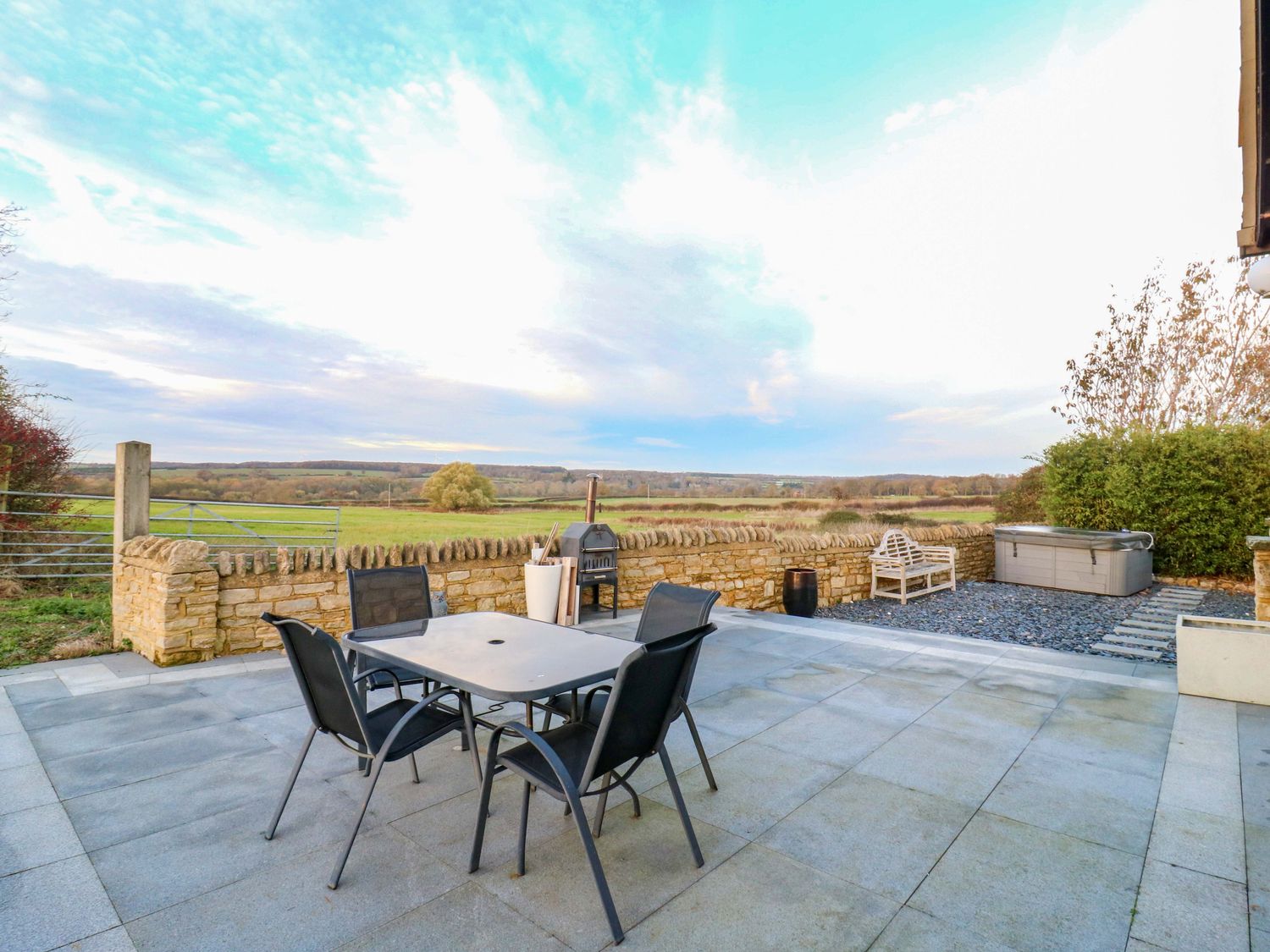 The Lodge @ Lodge Farm, Harrold