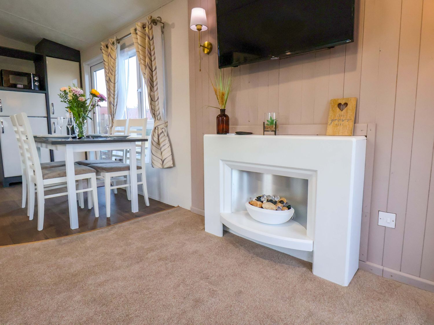 Rosefinch Cabin, Scarborough