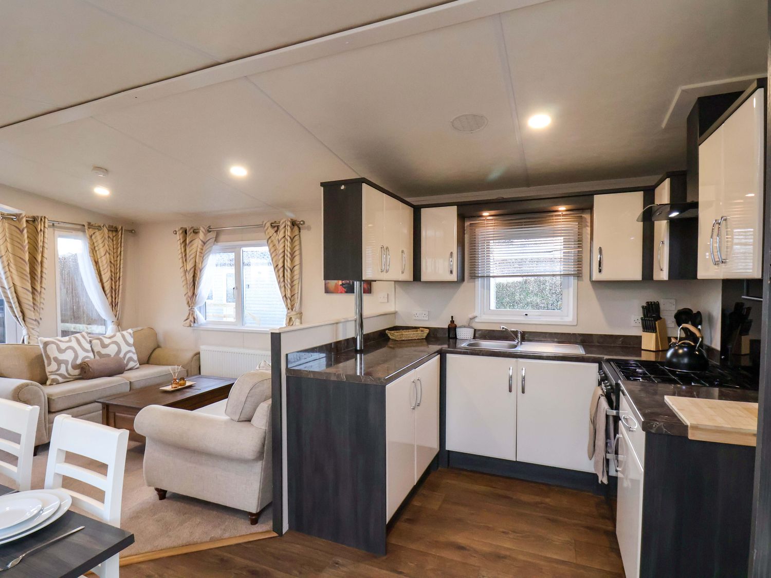 Rosefinch Cabin, Scarborough