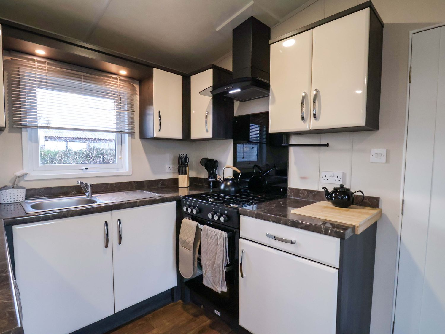 Rosefinch Cabin, Scarborough