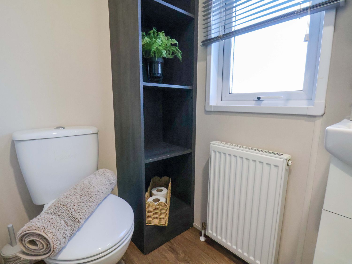 Rosefinch Cabin, Scarborough