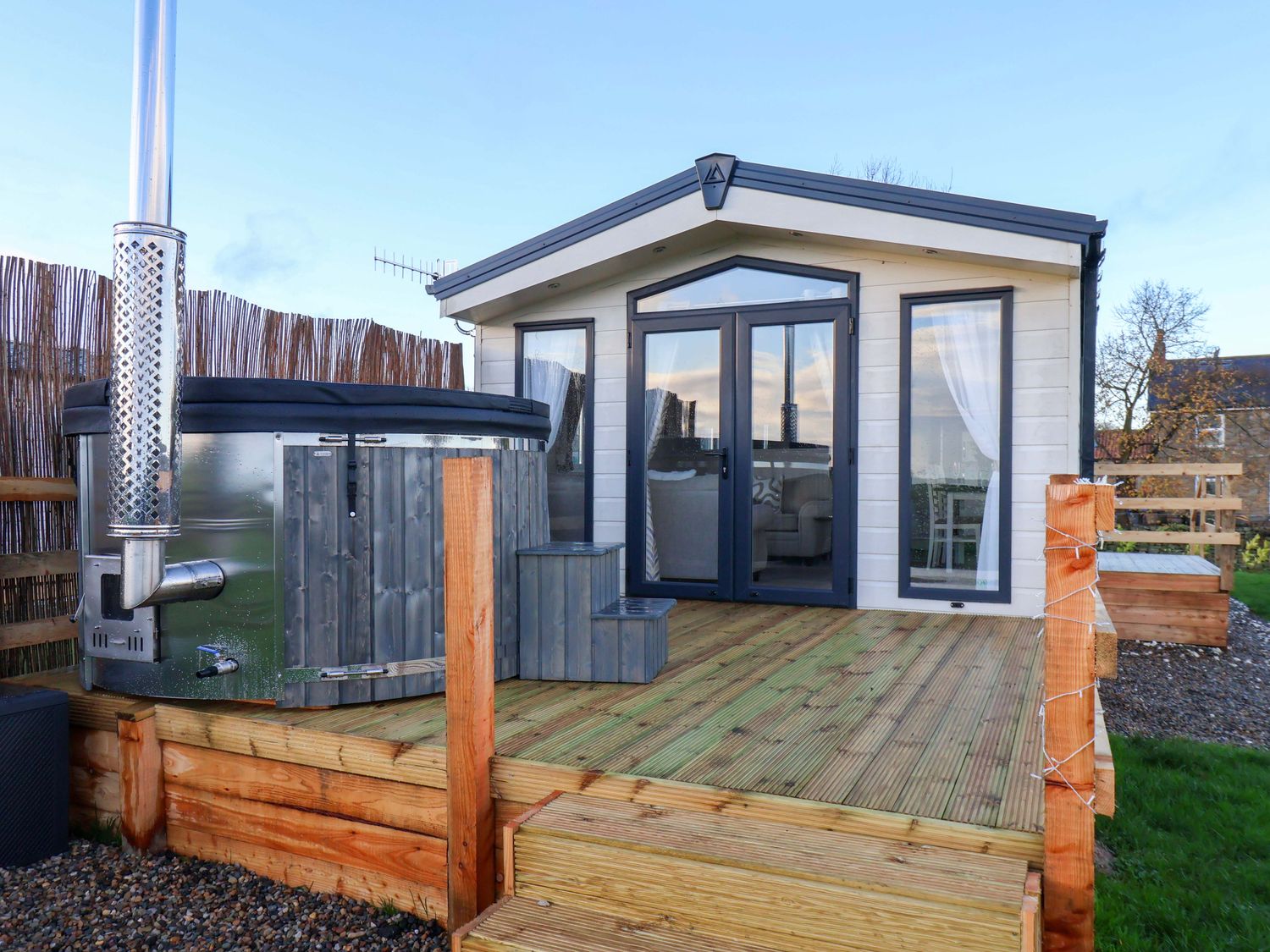 Rosefinch Cabin, Scarborough