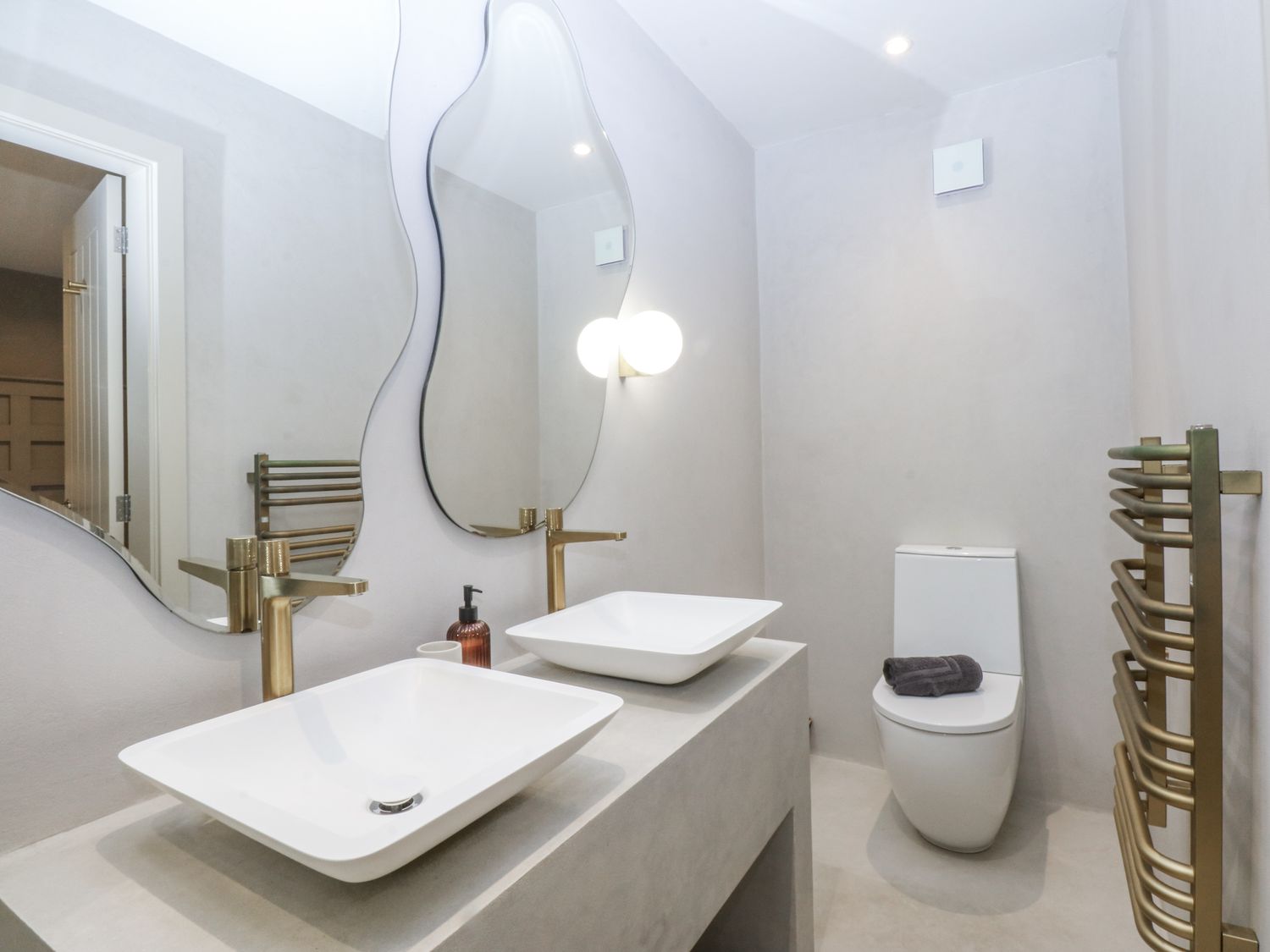 Bell House, Llanfechell