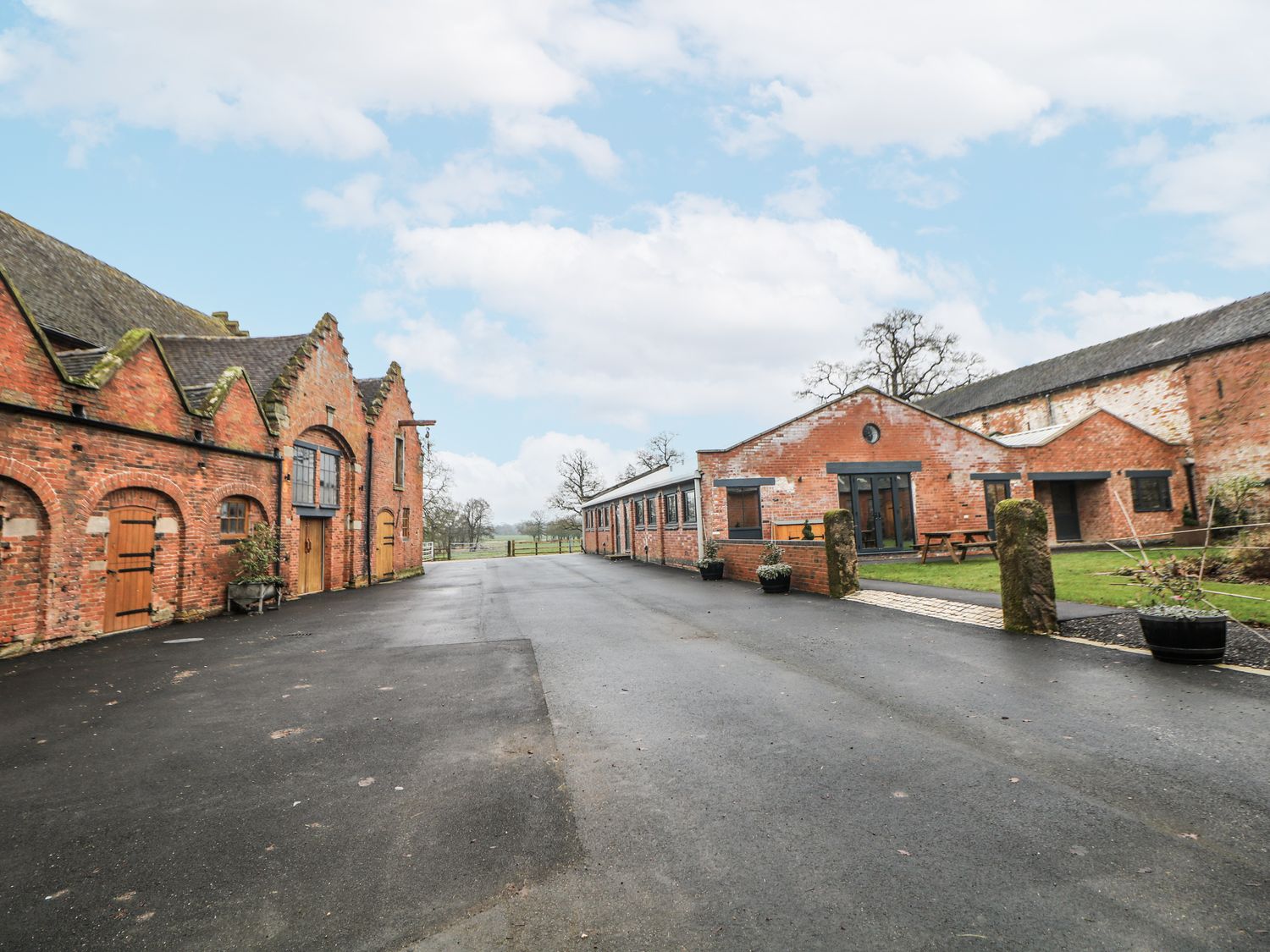 Courtyard View, Ashbourne