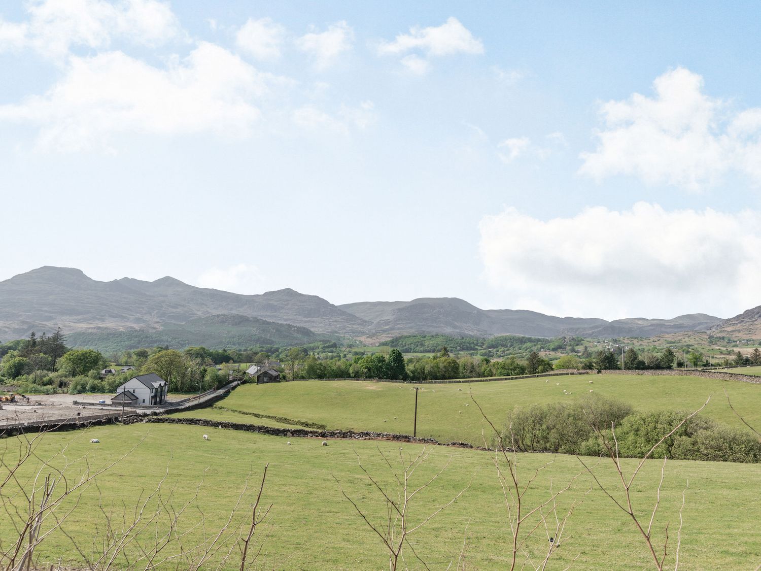 2 Bryn Tirion, Llan Ffestiniog