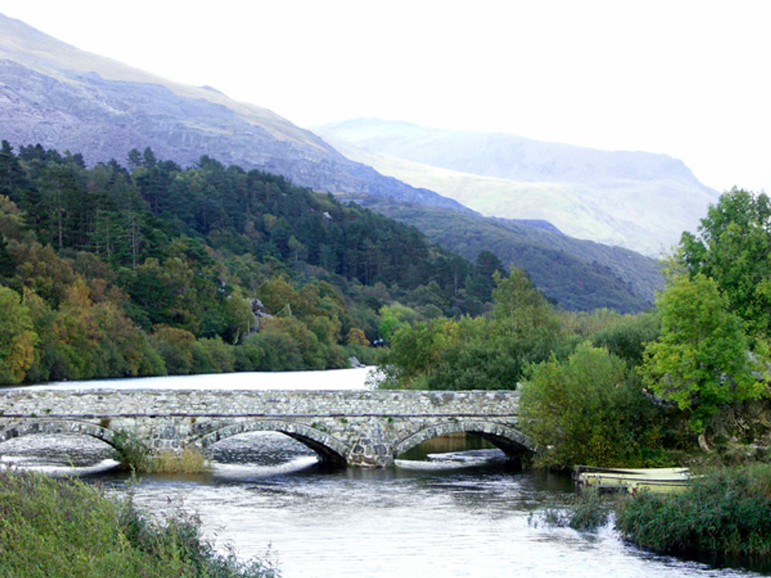 Ty Newydd Bach, Wales