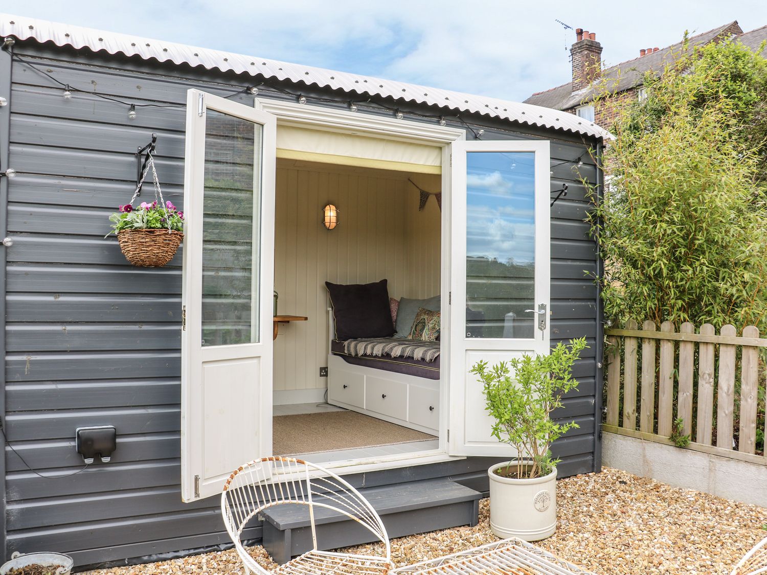 Lucky Cottage, Foxt