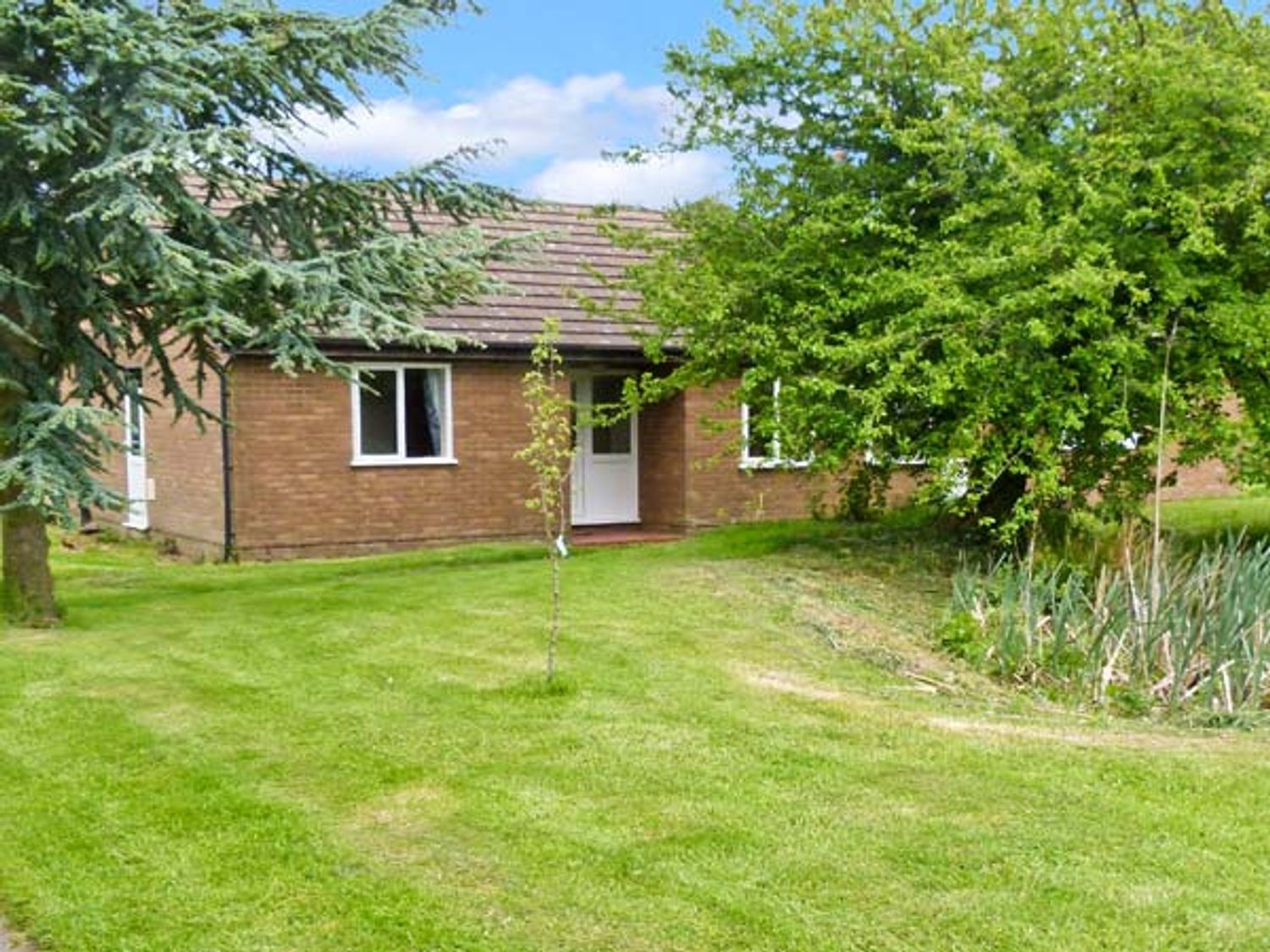 The Bungalow Cleobury Mortimer Hill Houses Self Catering Holiday