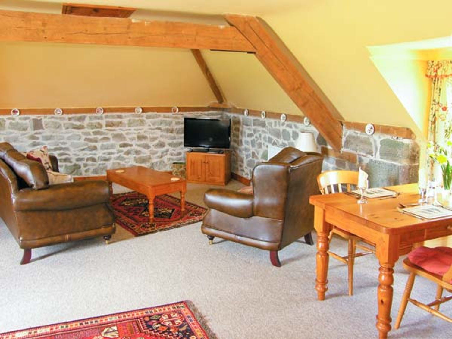 Robin's Nest Strefford Self Catering Holiday Cottage