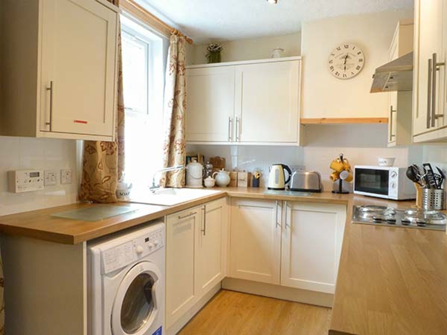 Crinan Canal Cottage, Kilmartin