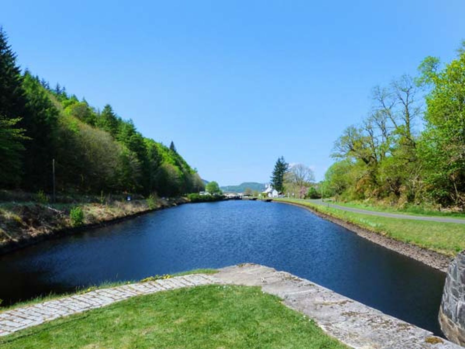 Crinan Canal Cottage, Kilmartin