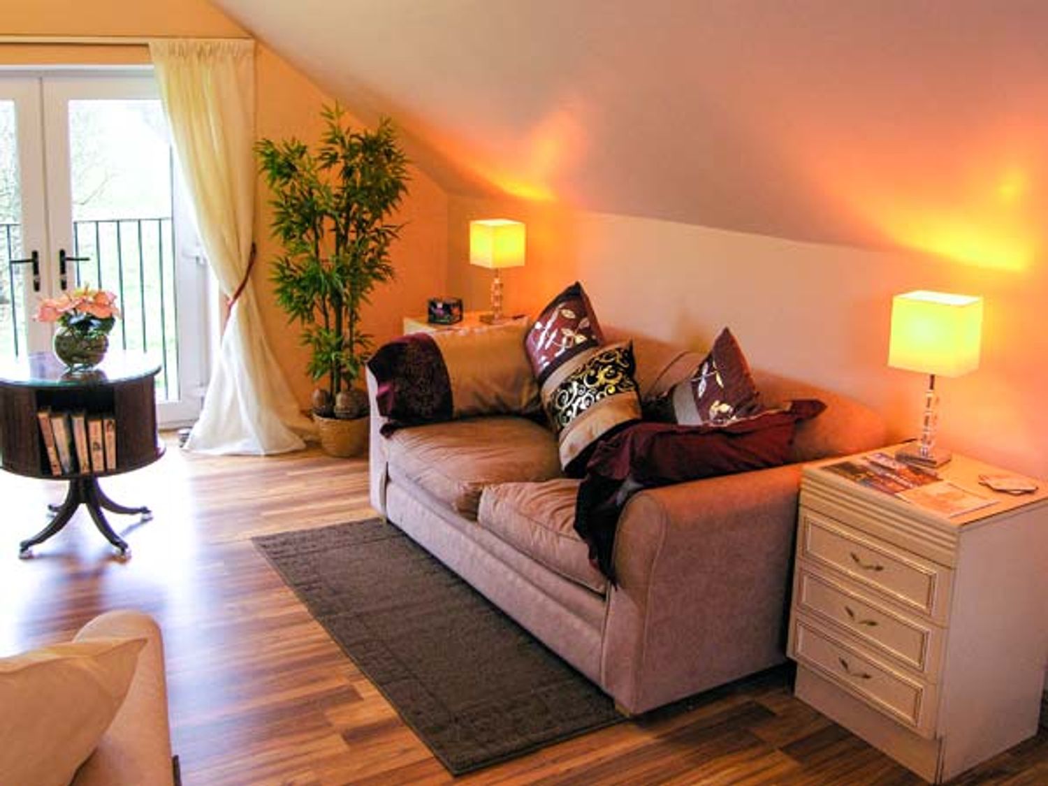Petite Bella, West Country