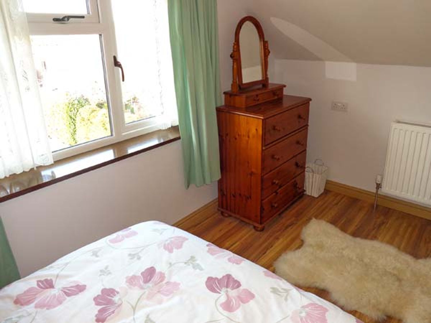 Petite Bella, West Country