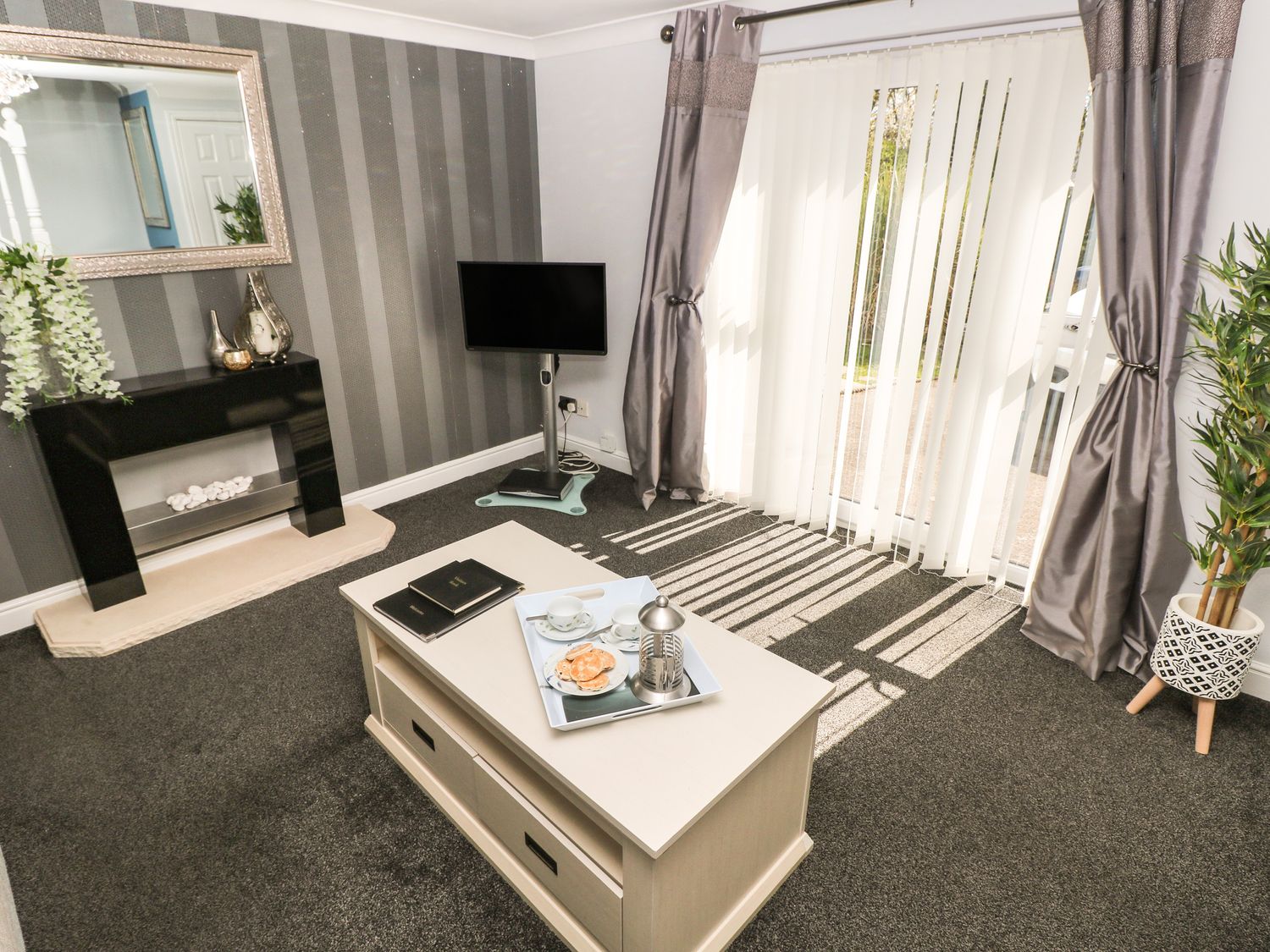 Ty Maen, South Wales