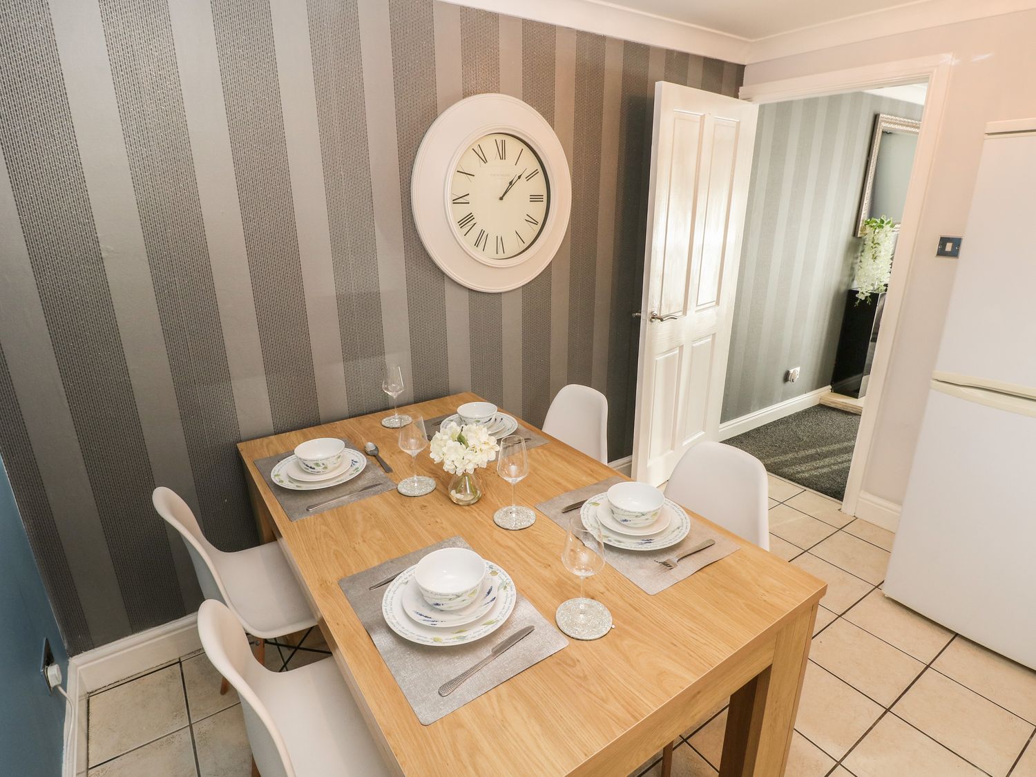 Ty Maen, South Wales