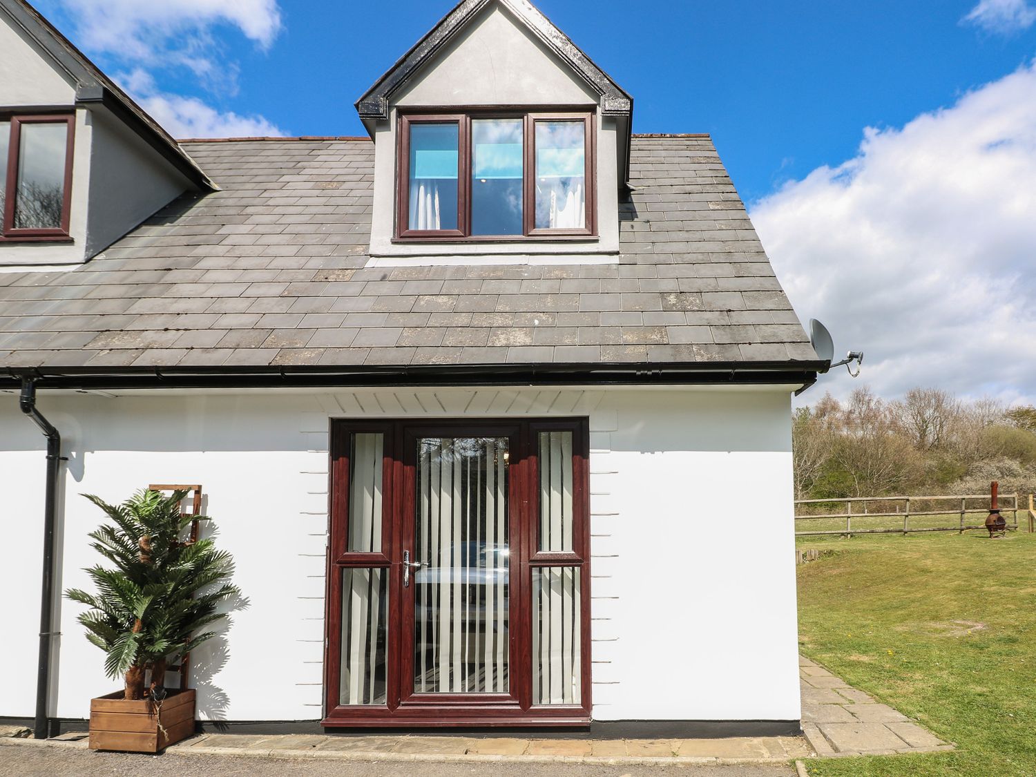 Ty Maen, South Wales