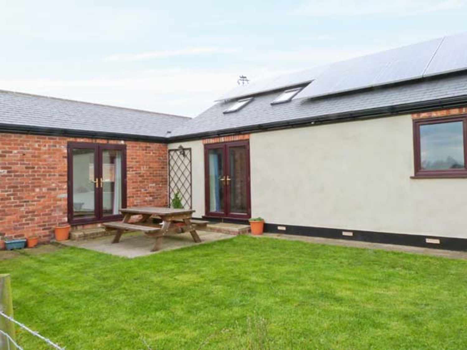 2 Pines Farm Cottages, Tadcaster Alpha Holiday Lettings