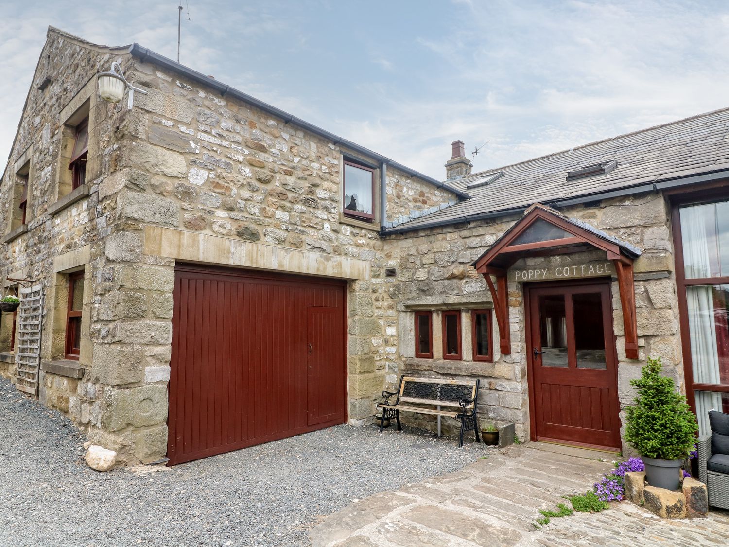 Poppy Cottage Horton in Ribblesdale ( Ref 5457 ) Holiday Accommodation near Settle in Yorkshire Dales Sleeps six guests