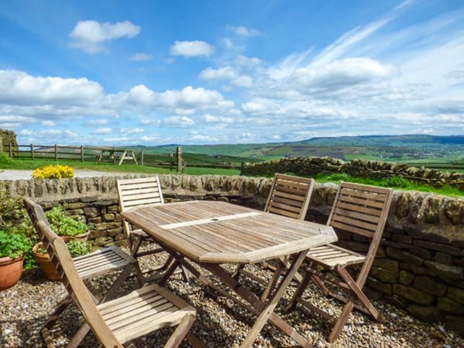 Garden with lovely view Street Head Farm Lothersdale ( Ref 601 ) Rent Lothersdale holiday home in North Yorkshire