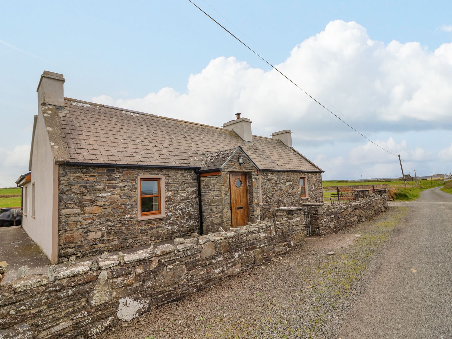 Clogher Cottage - County Clare - 905820 - photo 1