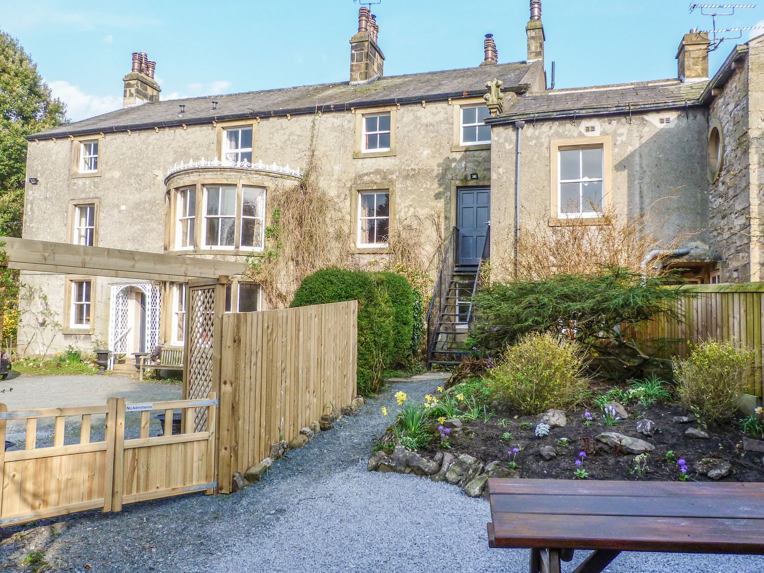 Whitefriars Lodge ( Ref 913118 ) Holiday accommodation in Settle in Yorkshire Dales sleeps 9 guests