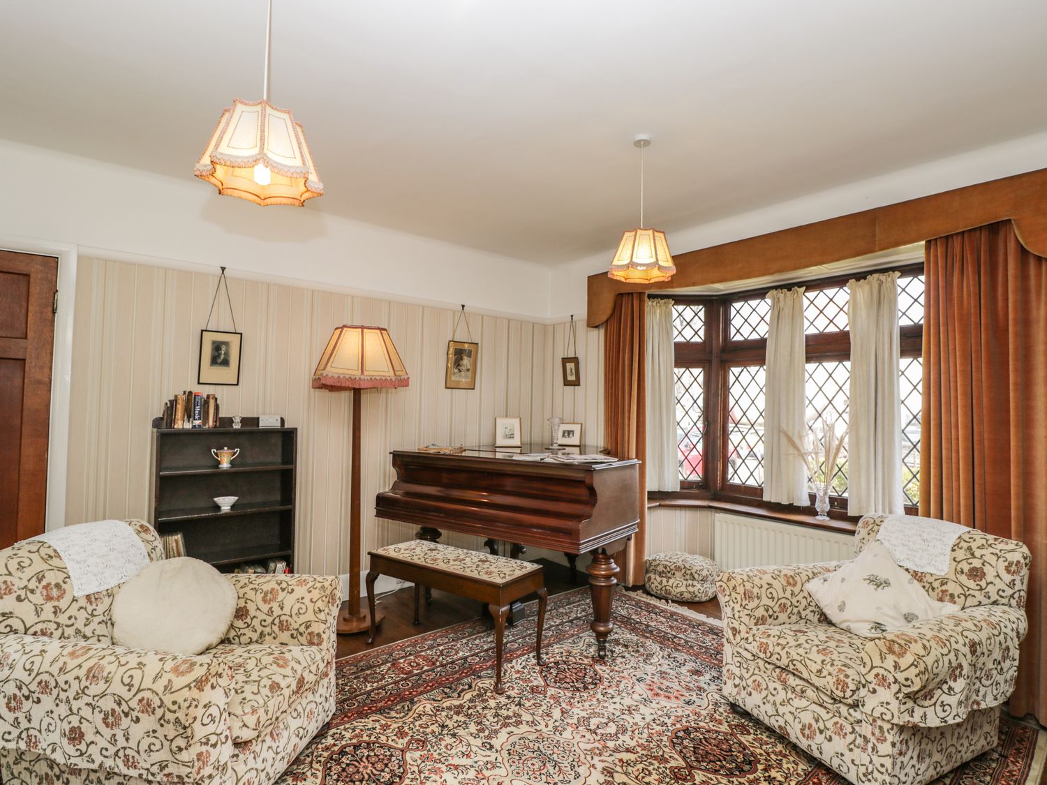 Wroxton House, Bampton, Oxfordshire Alpha Holiday Lettings