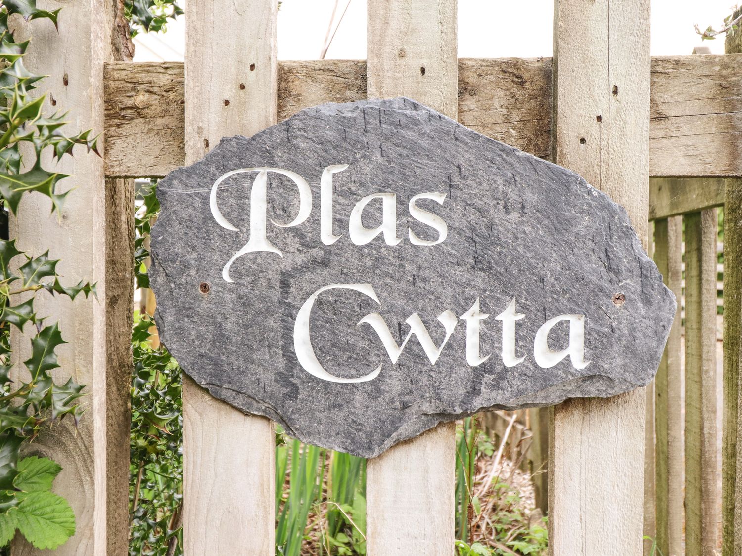 Plas Cwtta, Wales