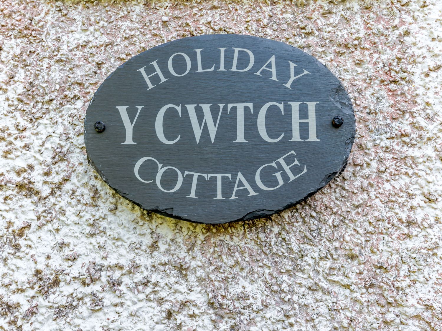 Y Cwtch, Wales