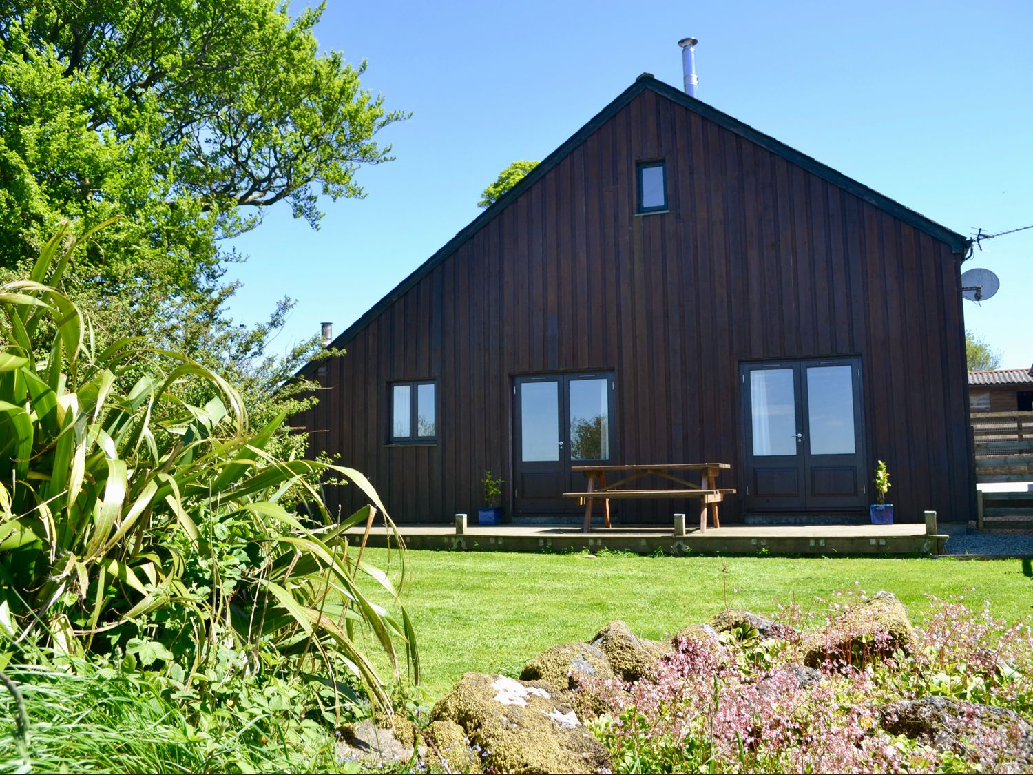 Book Broadmoor Farm Lodges | From £51 Per Night | Tavistock