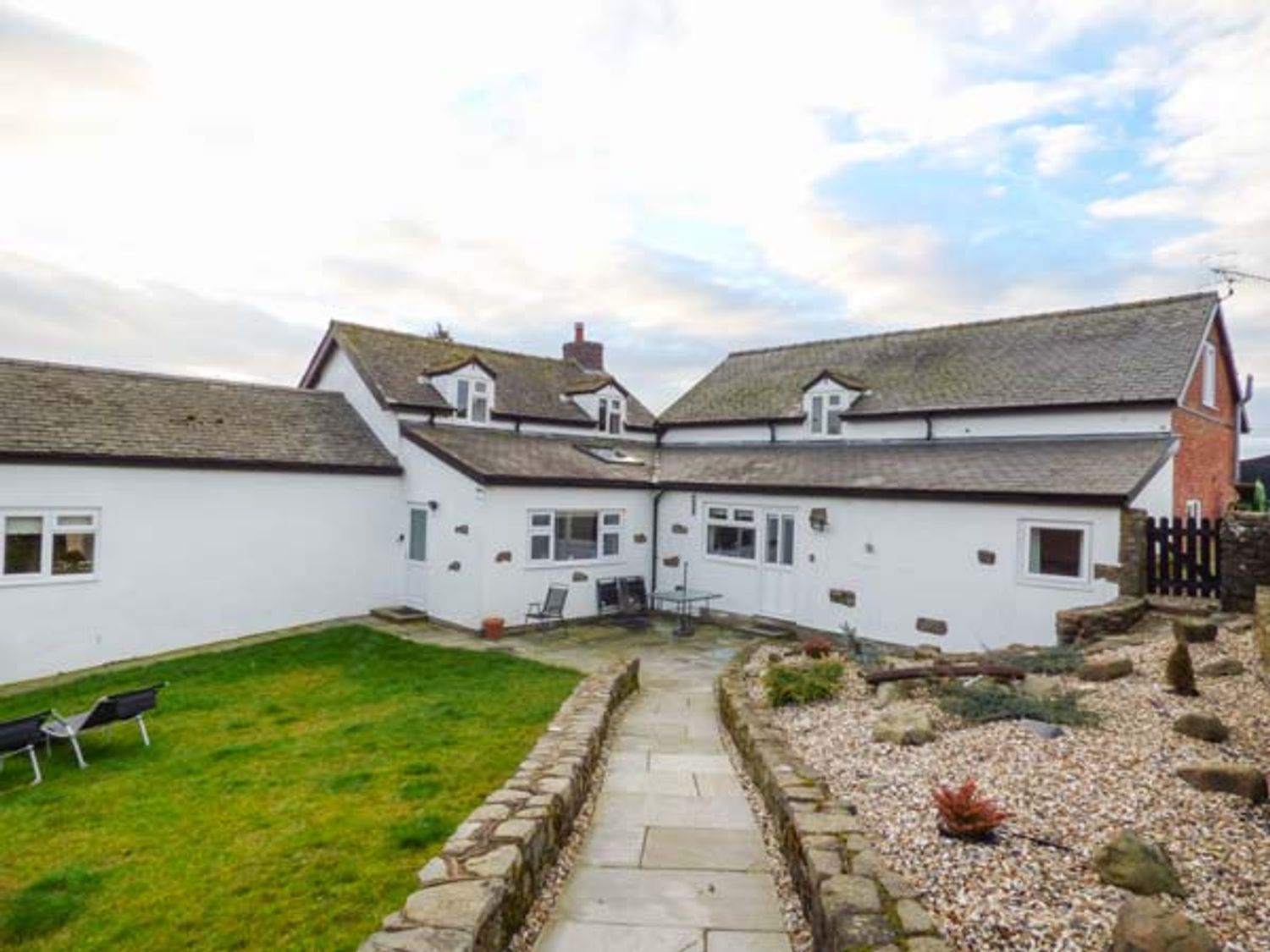 Upper Camnant Barn, Llanbadarn Fynydd