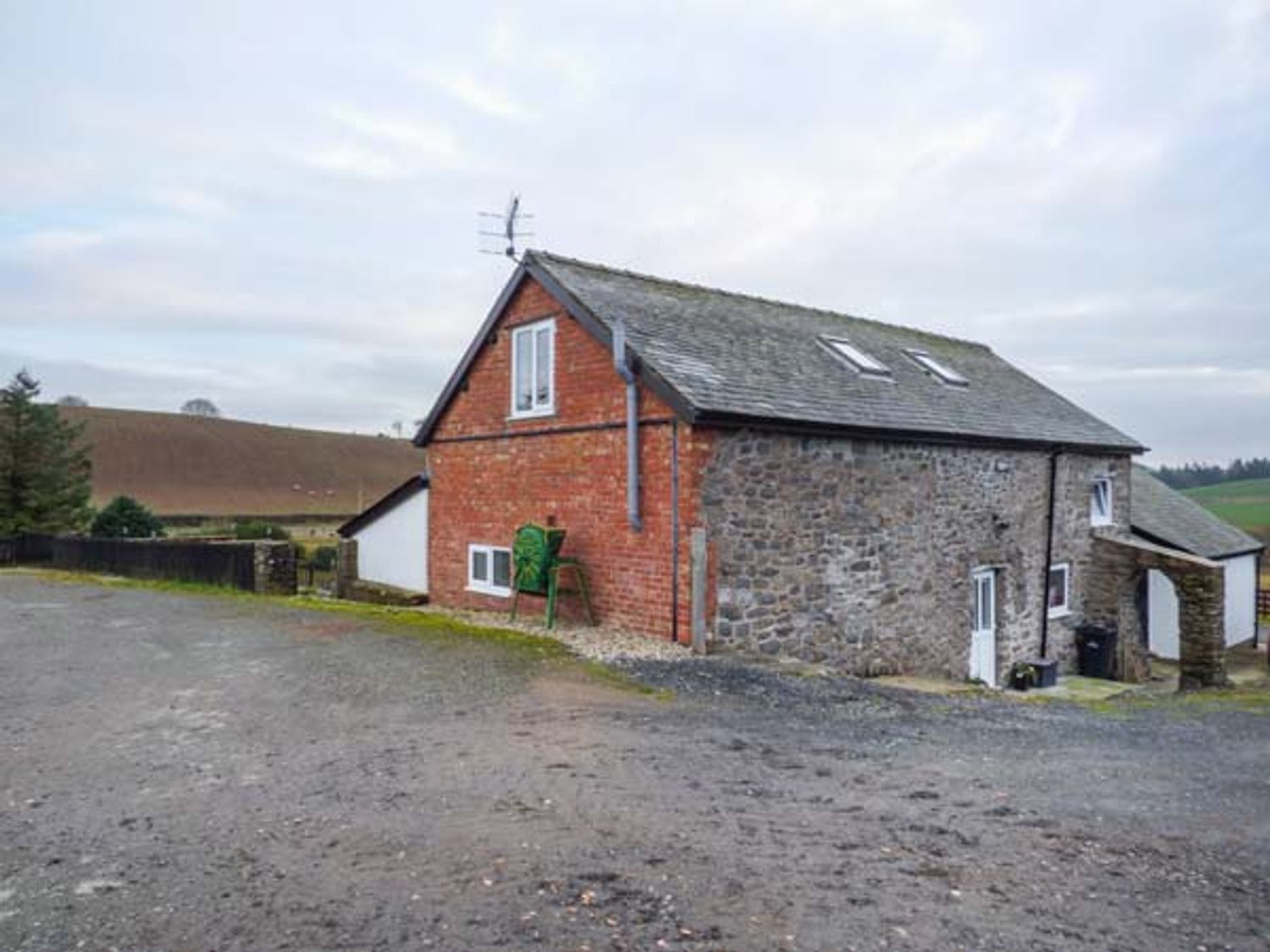 Upper Camnant Barn, Llanbadarn Fynydd