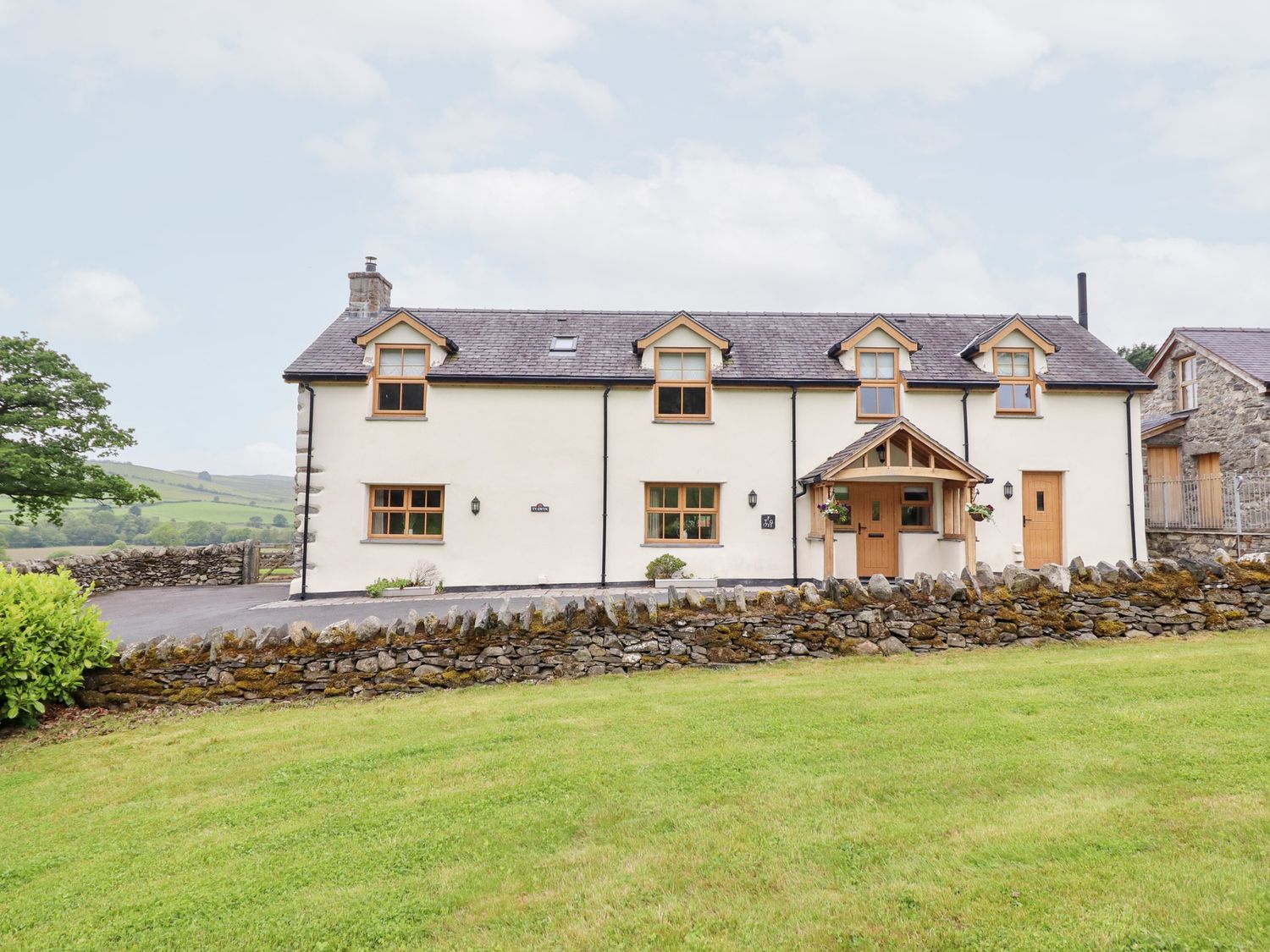 Ty Gwyn, Wales