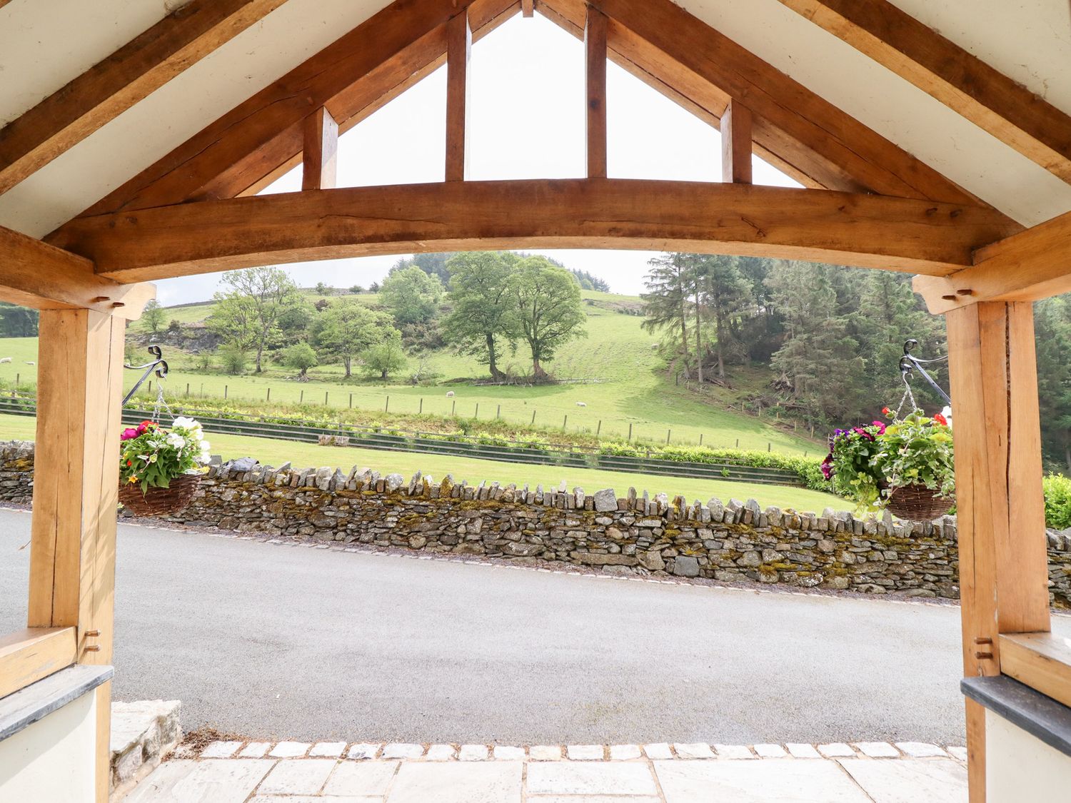 Ty Gwyn, Wales