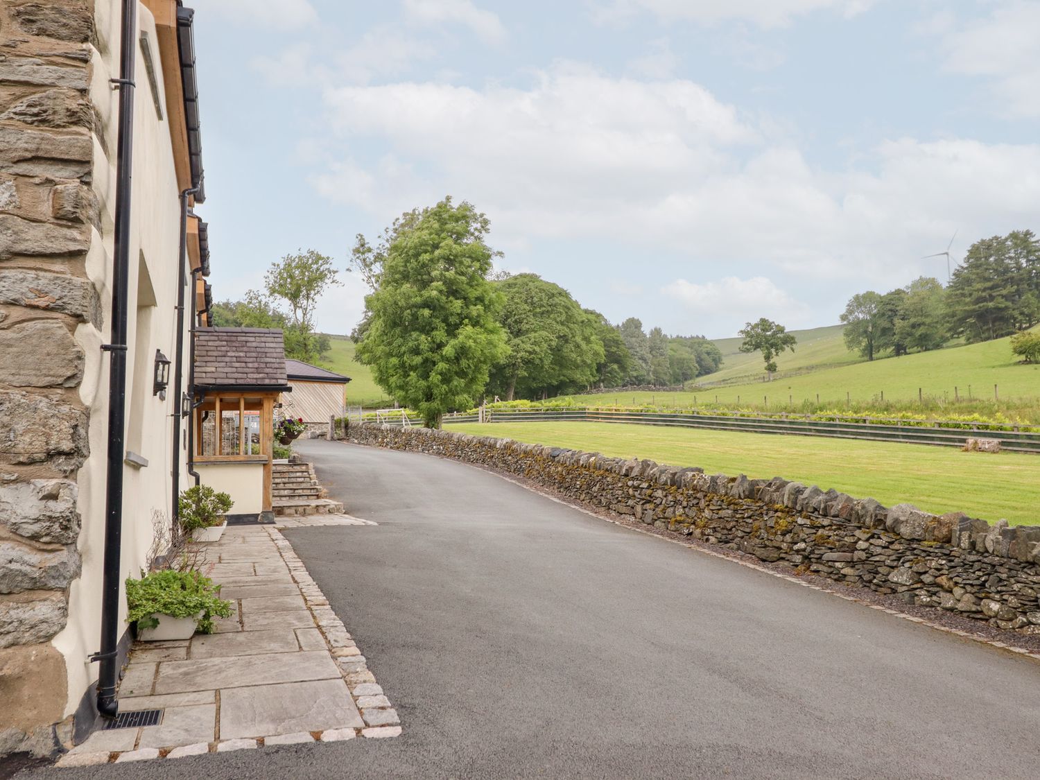 Ty Gwyn, Wales