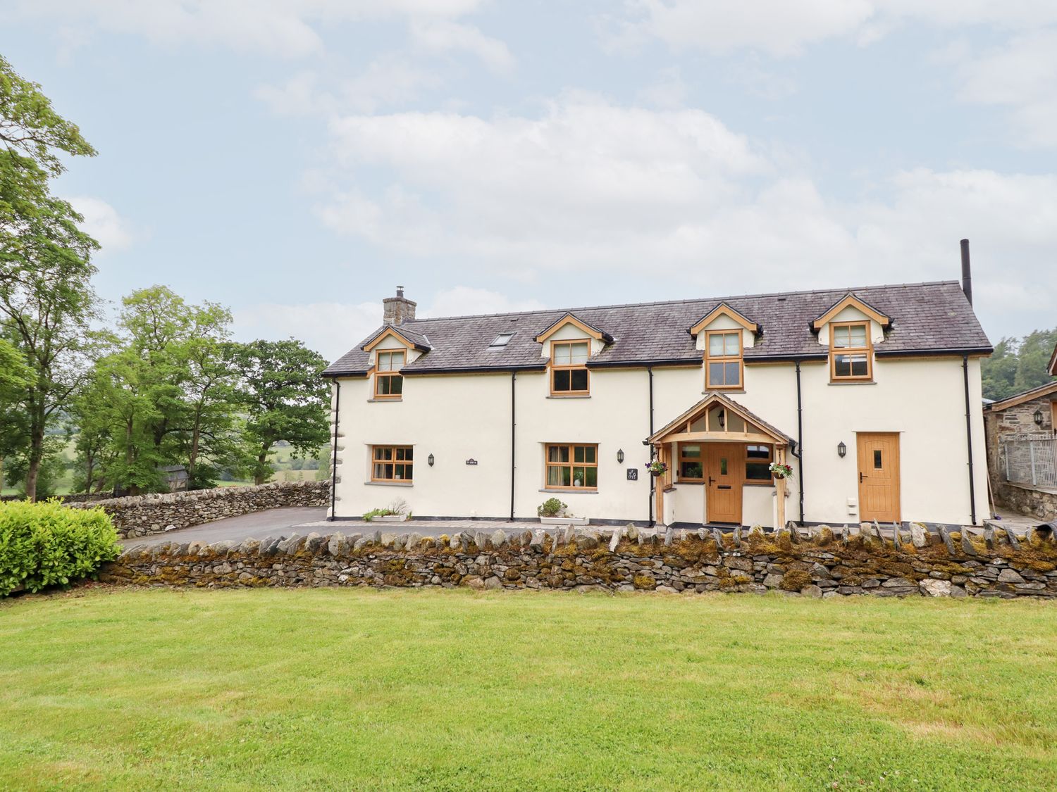 Ty Gwyn, Wales