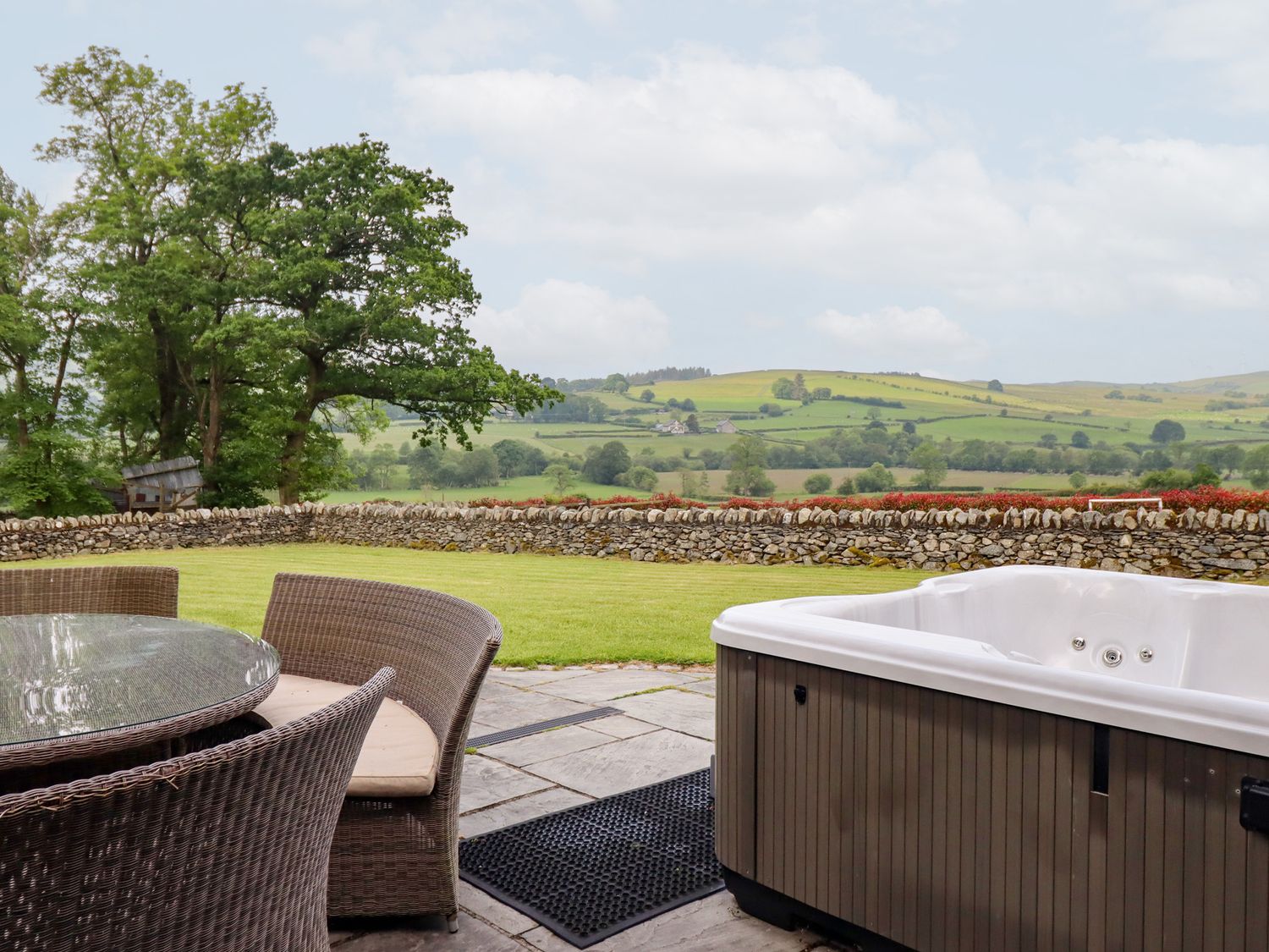 Ty Gwyn, Wales