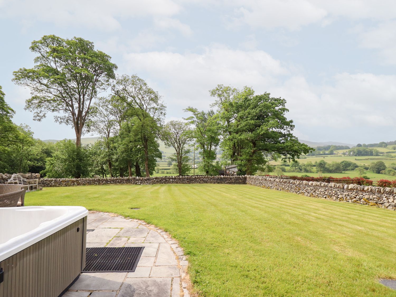 Ty Gwyn, Wales