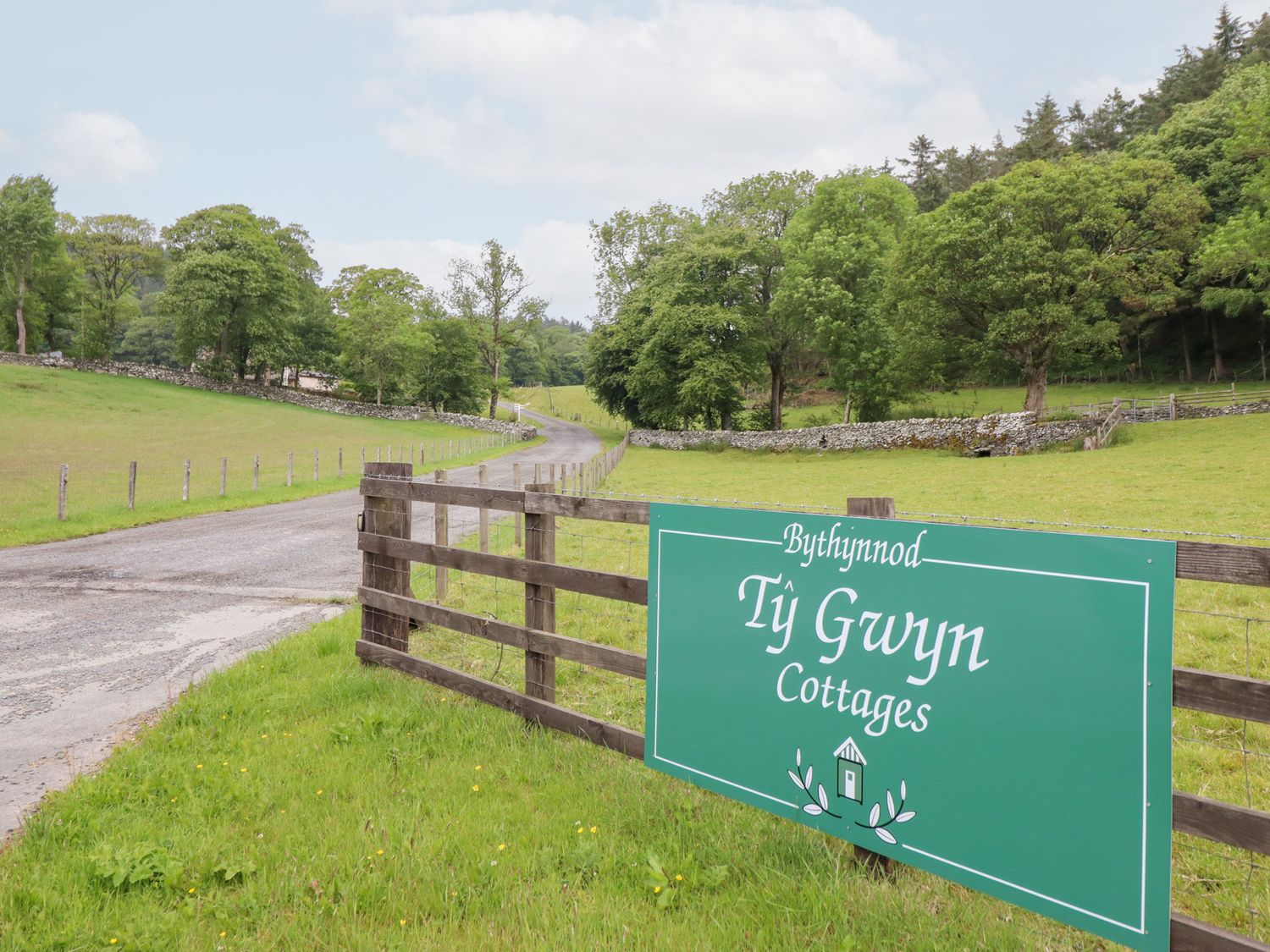 Ty Gwyn, Wales