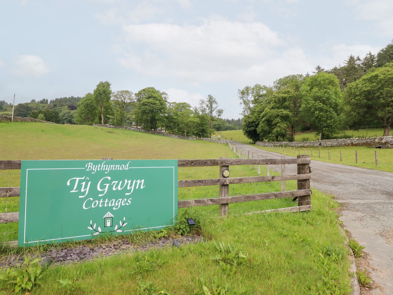 Ty Gwyn, Wales