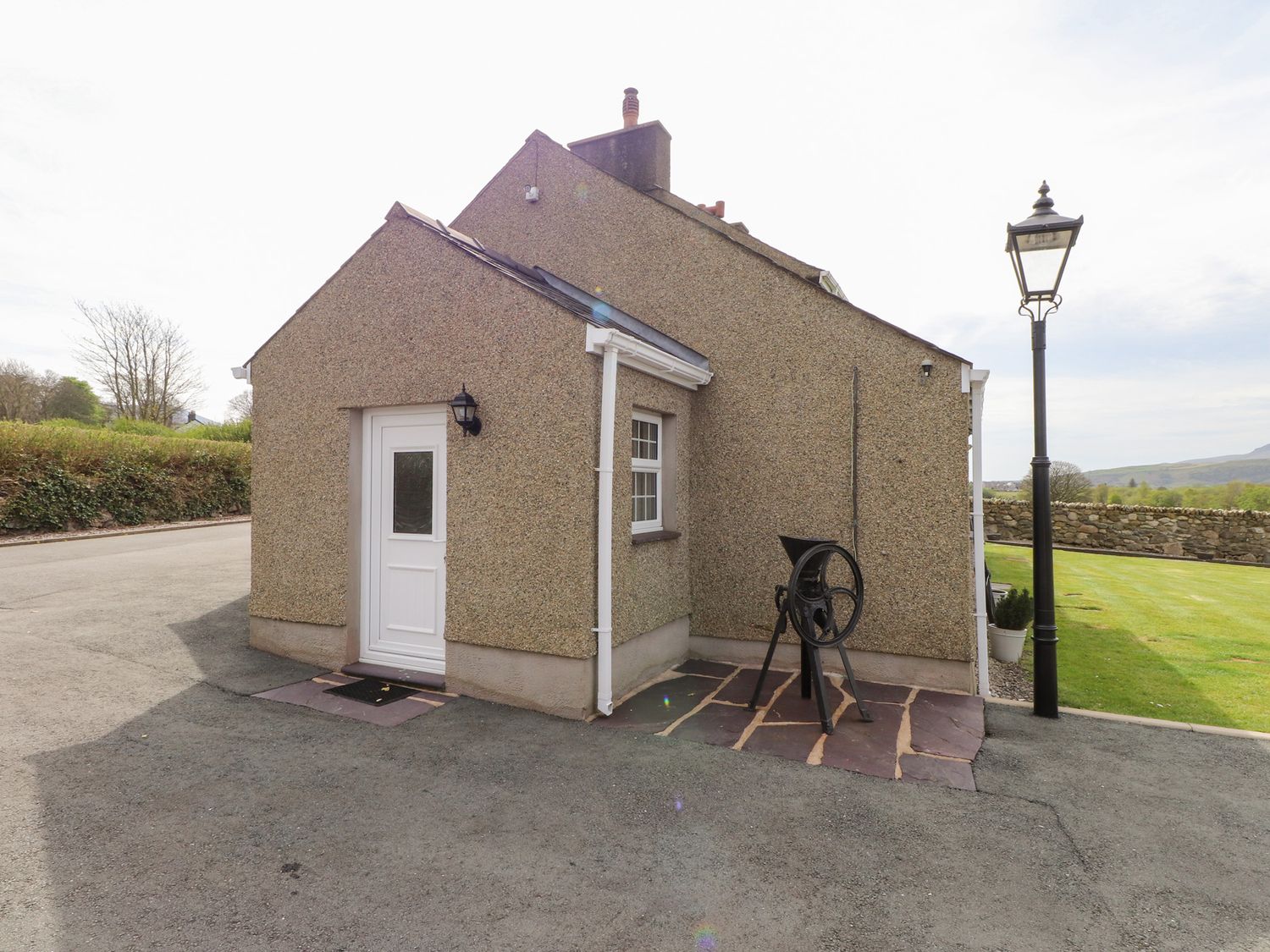 Garreg Wen Isaf Bach, Penygroes