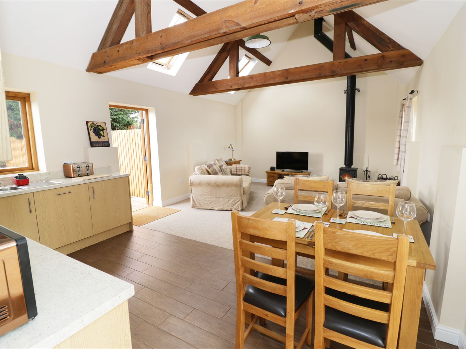 The Combine Shed, BidfordonAvon Worcestershire England Cottages