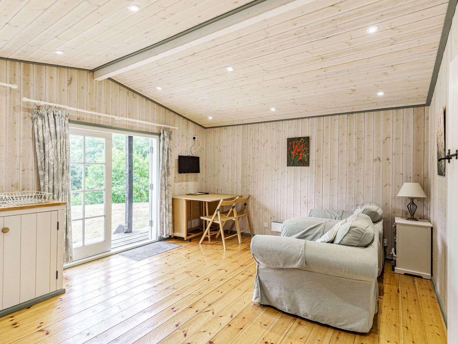 Lakeside Cabin, Devon