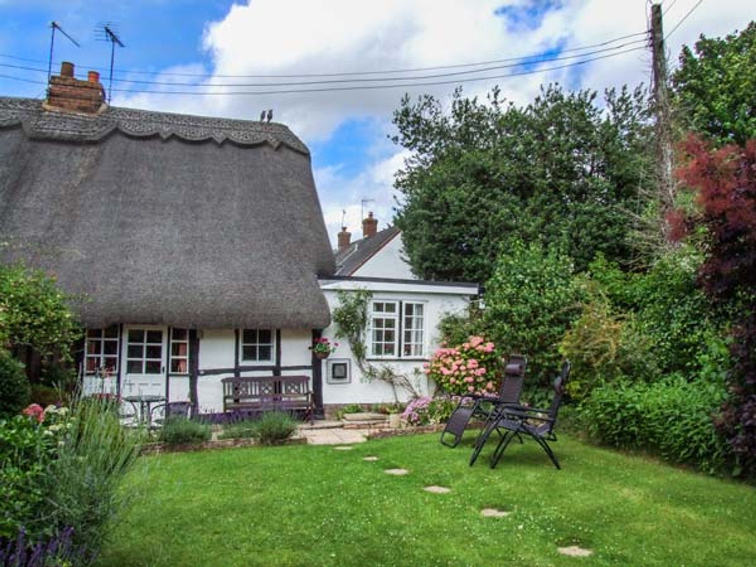 Apple Tree Cottage Harvington Self Catering Holiday Cottage