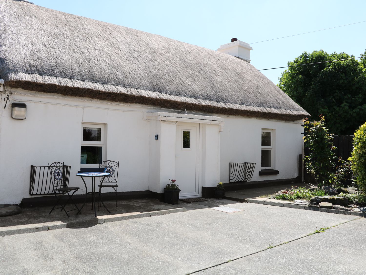 Whispering Willows - The Thatch, Ireland
