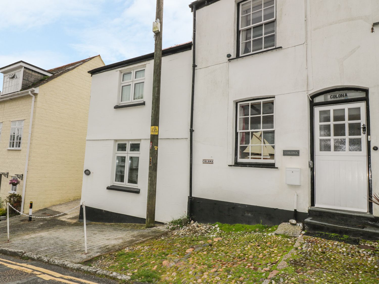 Property photo 1 of 17