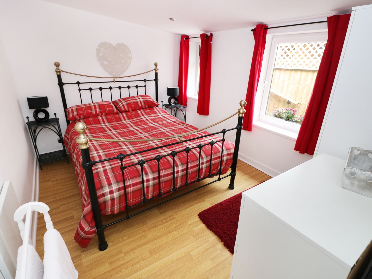 Sied Yr Ardd Ystradgynlais Ynysisaf Self Catering Holiday Cottage